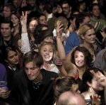 hoots-crowd-venue_450