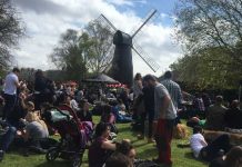 Picnic in Windmill Gardens