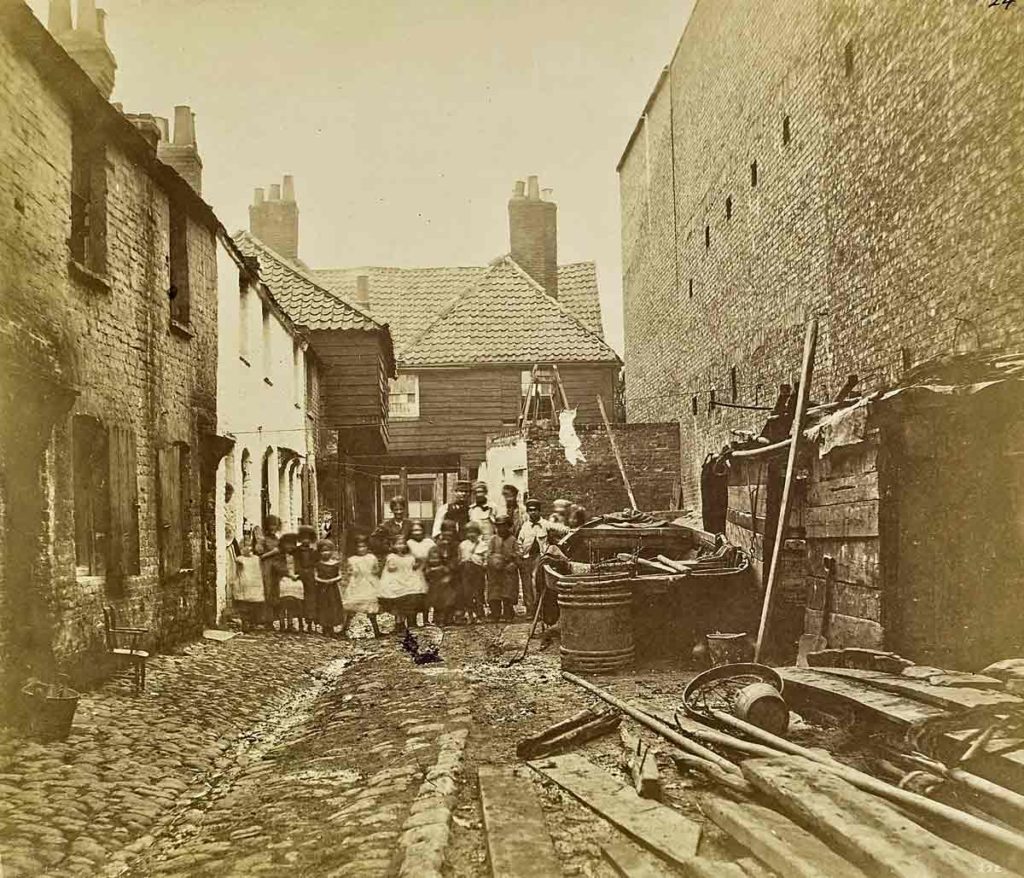 Fore Street, Lambeth, in 1865 © Victoria and Albert Museum, London