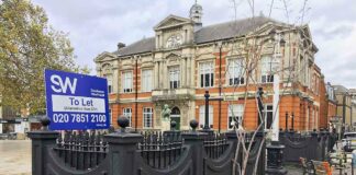 public toilets with to let sign