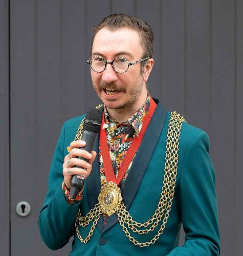 mayor in official chain