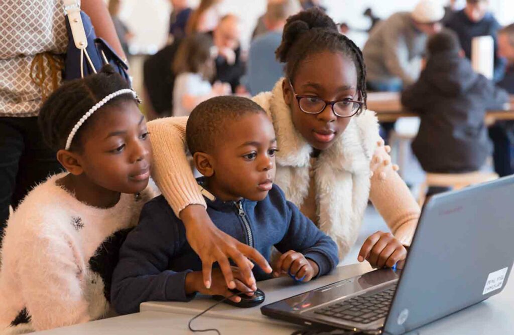 children at a laptop