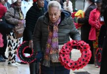 woman with memorial wraeth